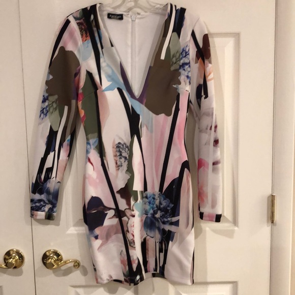 bebe Dresses & Skirts - EUC Form fitting Dress